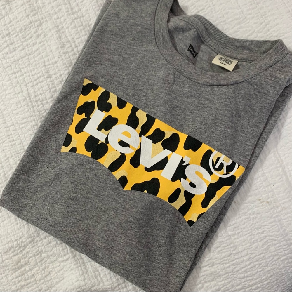 NWOT Levi’s leopard print logo tee, size S